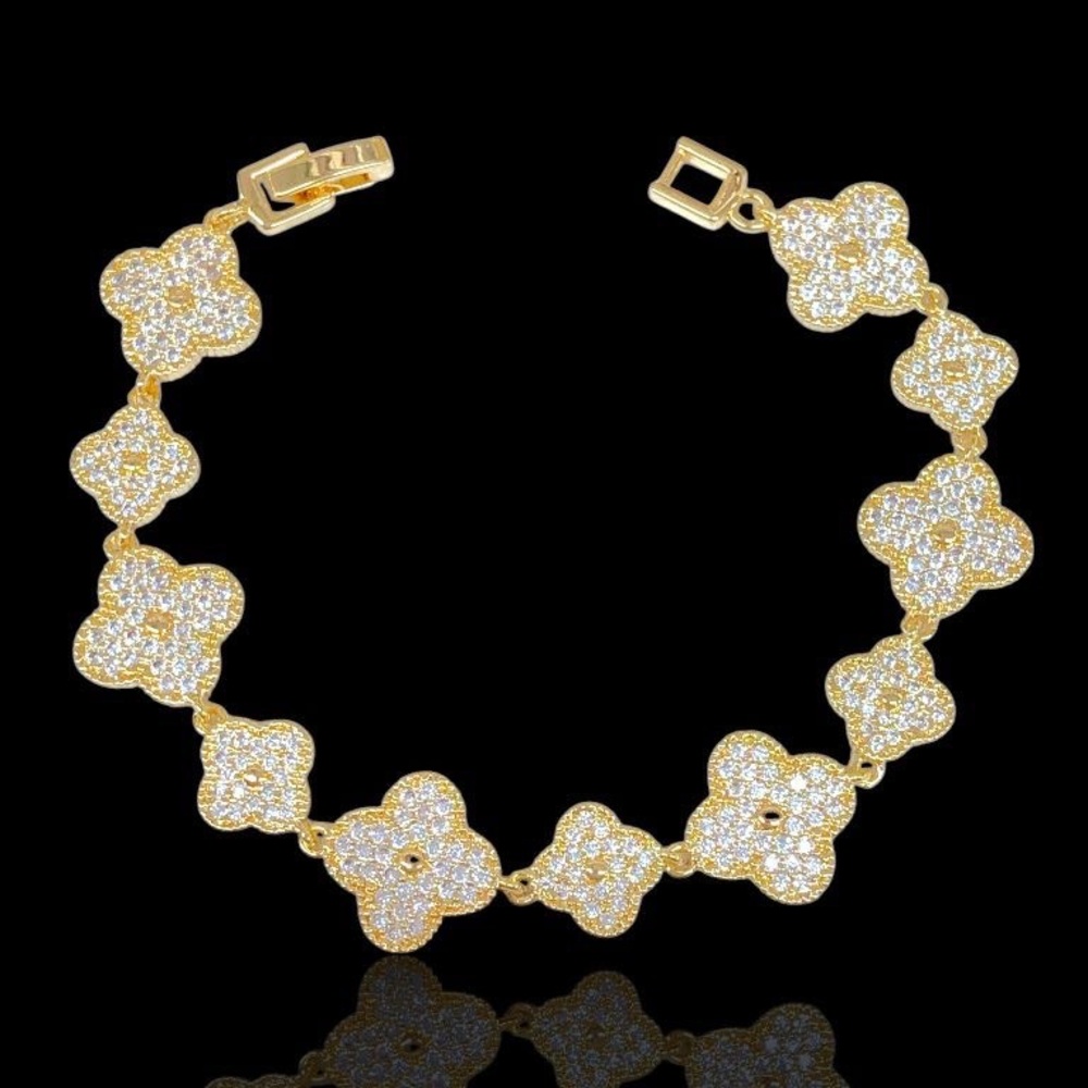 Elegant Gold Flower Bracelet